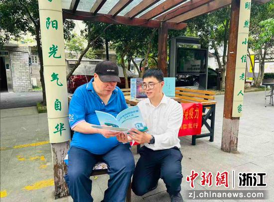 上海银行杭州拱墅支行开展反诈宣传。上海银行杭州分行 供图 上海银行杭州拱墅支行开展反诈宣传。上海银行杭州分行 供图