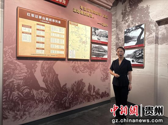 讲解员生动讲述红军三渡赤水、茅台军民鱼水情故事。