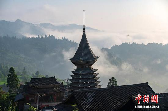 图为7月11日在贵州从江县高增乡天鹅山拍摄的云海景观。