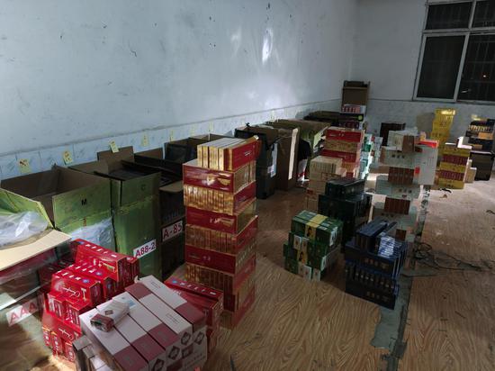 图为现场查获的涉案卷烟照片。 王樱蓓 摄 图为现场查获的涉案卷烟照片。 王樱蓓 摄