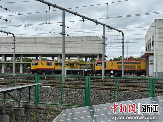 杭海城际恢复运营前工程车进行全线轧道作业 。杭海城际 供图 杭海城际恢复运营前工程车进行全线轧道作业 。杭海城际 供图
