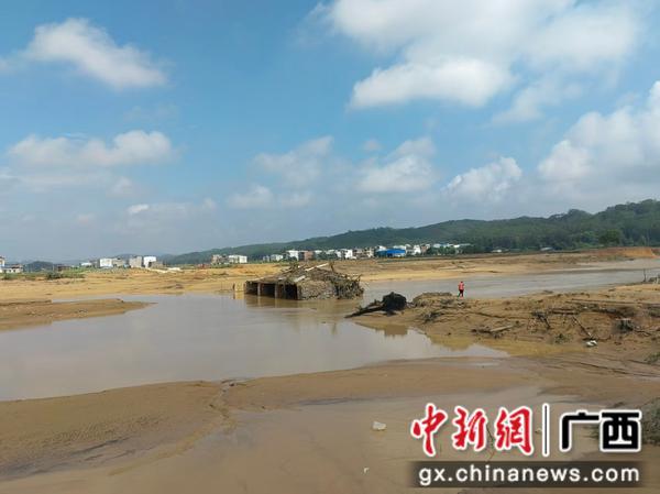 亚陂江桥抢通前。陆宣彤 摄 亚陂江桥抢通前。陆宣彤 摄