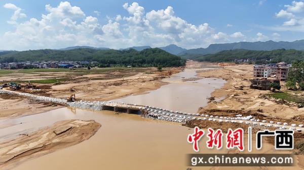 亚陂江桥抢通后。陆宣彤 摄 亚陂江桥抢通后。陆宣彤 摄