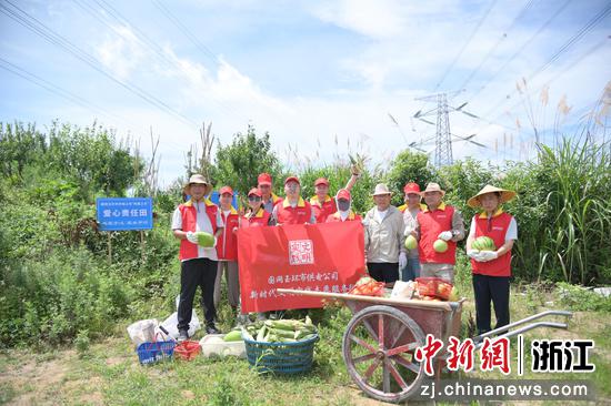 日前,“电暖桑榆,孝润菜篮”敬老助老志愿服务活动现场。侯水双 供图 日前,“电暖桑榆,孝润菜篮”敬老助老志愿服务活动现场。侯水双 供图