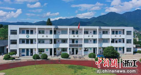 嵊州市黄泽镇许宅小学一景。（资料题，主办方供图）