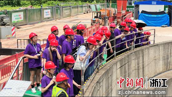 近日,浙大城市学院工程学院暑期社会实践团调研现场。(浙大城市学院供图) 近日,浙大城市学院工程学院暑期社会实践团调研现场。(浙大城市学院供图)
