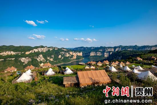 黔西市新仁乡“花都里·化屋野奢度假营地”。陈颖 摄