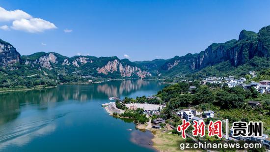 黔西市新仁乡化屋风光。陈颖 摄
