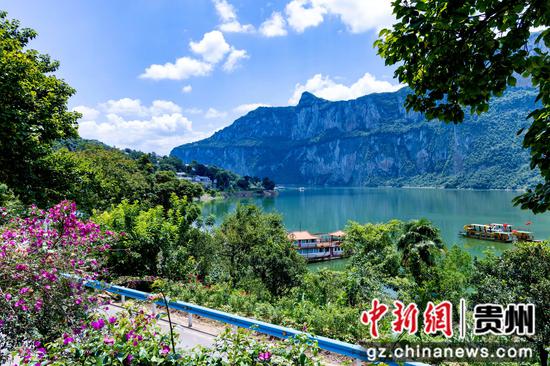 黔西市新仁乡化屋风光一角。陈颖 摄