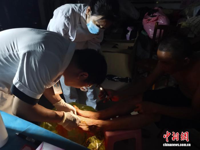广西横州洪灾中的“生命微光”：停电不停诊 救援不缺席