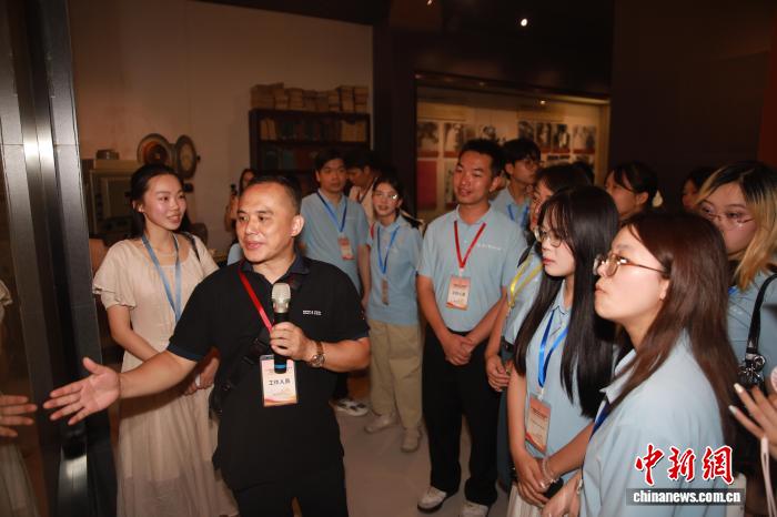 越南青年“沿着胡伯伯足迹”研学营走进南溪山医院