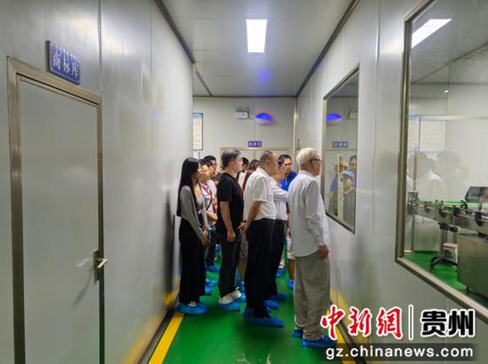 交流团参访贵州苗姑娘控股集团有限公司