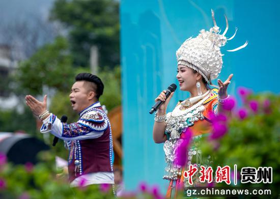 7月18日，2026年贵州省“四季村晚”省级示范点化屋夏季“村晚”文艺演出。陈颖 摄