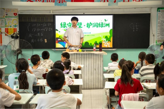 环保成长课堂开讲。朱祥 摄
