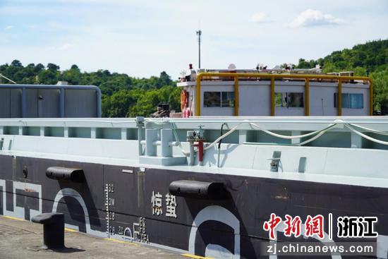 实践团登船调研“惊蛰号”。湖州师范大学供图