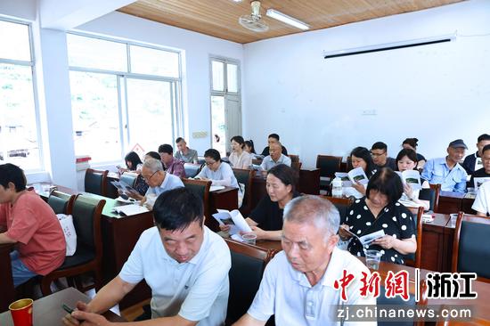 近日，读书会活动现场。刘德荣&nbsp;摄
