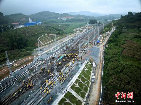 图为永乐镇站站改施工现场。莫小斌 摄
