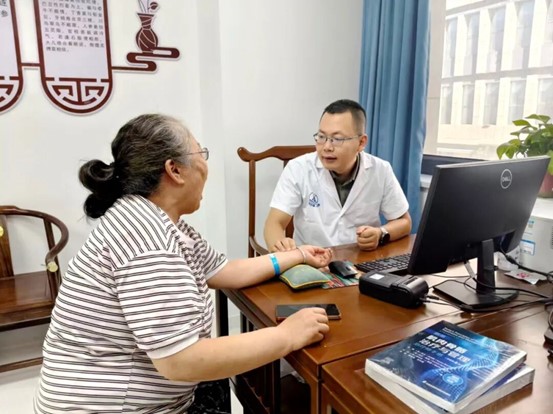 三伏贴开贴！冬病夏治守护英吉沙县群众健康