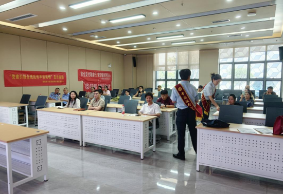 省分行营业部开展政企银反诈联合宣传
