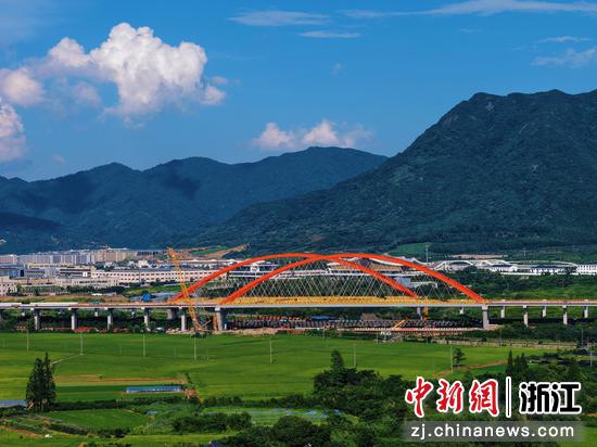 甬台温改扩建宁波南段项目建设。浙江交通集团 供图 甬台温改扩建宁波南段项目建设。浙江交通集团 供图