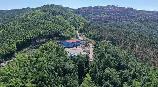 位于两路避暑小区附近的水厂。税会静 摄