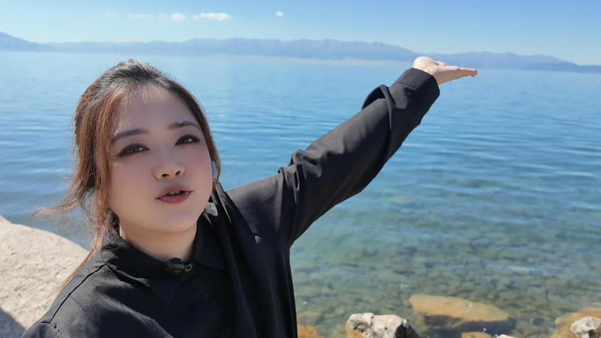 台湾自媒体人翟翾：台湾同胞想来新疆要抢机票，新疆美景像儿时梦境
