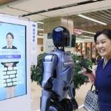 政务服务人形机器人在乌鲁木齐“上岗”
