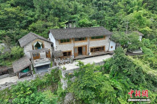图为杭州青年王进位于贵州兴义万福村的民宿。　中新网记者 瞿宏伦 摄
