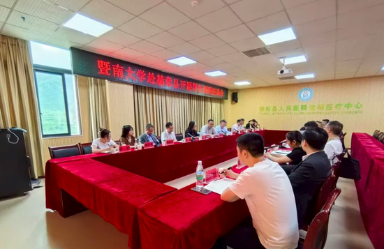 图为双方座谈交流。赫章县融媒体中心供图