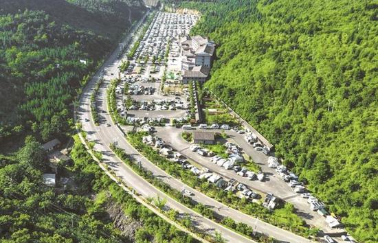 百里杜鹃4号停车场房车露营地航拍图。 （百里杜鹃管理区供图）
