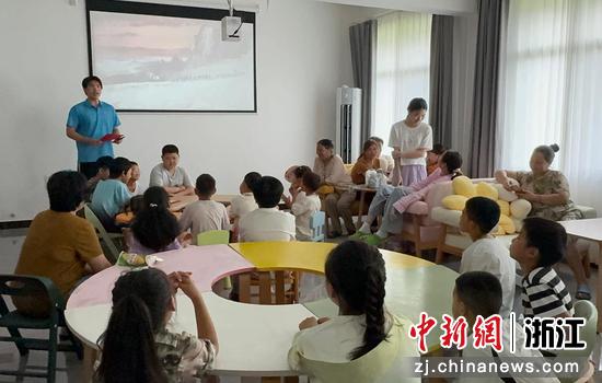 近日,实践团授课一景。 陈怡 摄 近日,实践团授课一景。 陈怡 摄
