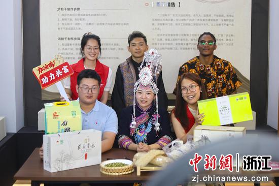 当日直播现场。胡子裕供图