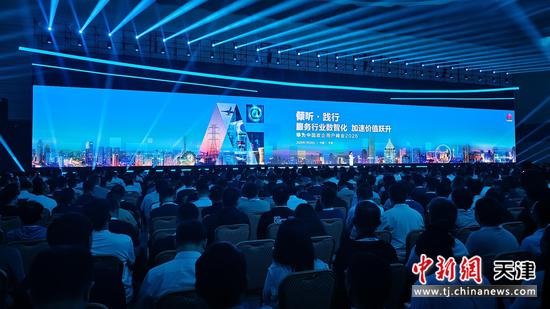 图为峰会活动现场。记者 周亚强 摄 图为峰会活动现场。记者 周亚强 摄