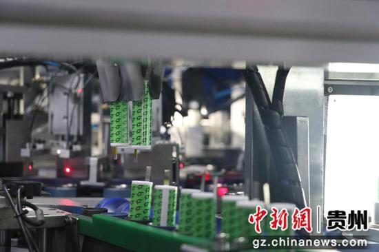 贵州贵航新能源科技有公司智能化生产车间 。邱雪 摄