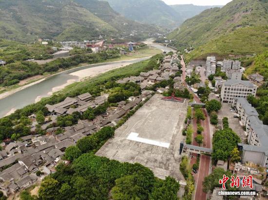 图为8月1日，航拍贵州习水土城古镇一隅。石小杰 摄