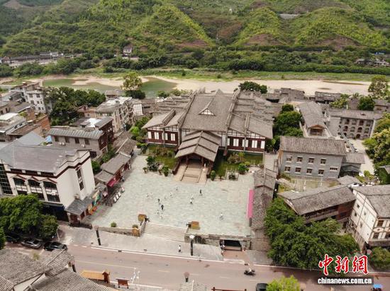 图为8月1日，航拍贵州习水土城古镇四渡赤水纪念馆。石小杰 摄