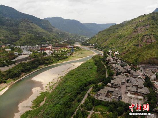 图为8月1日，航拍贵州习水土城古镇一隅。石小杰 摄