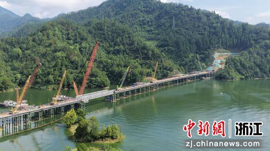 木瓜岭栈桥合龙。浙江交通集团 供图 木瓜岭栈桥合龙。浙江交通集团 供图
