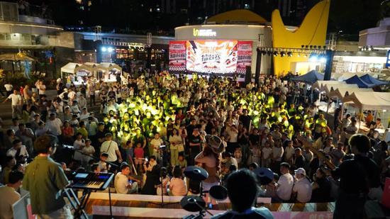 “贵阳路边音乐会·悦然时光”首场乐队擂台赛在观山湖区火热上演 。陈杨