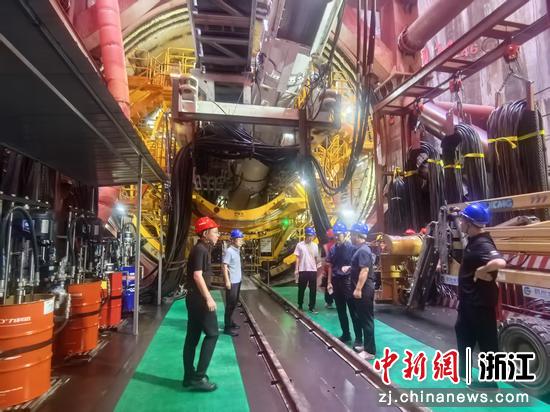 
图为：“安澜号”盾构机顺利通过分体始发条件验收。中新社发 何璇璇 摄