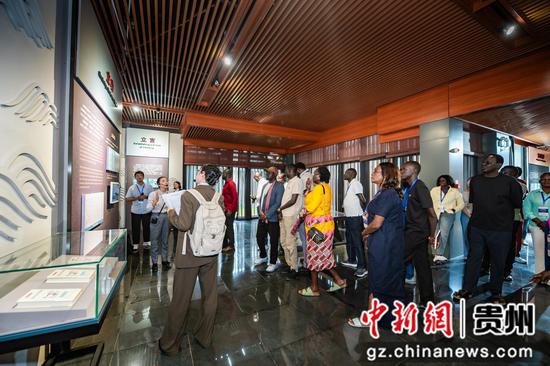 图为研修班学员参观孔学堂。贵阳孔学堂融媒体中心供图
