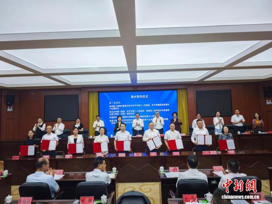 签约仪式现场。石小杰 摄