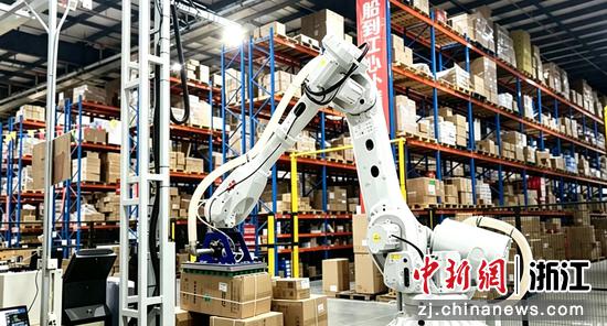 灵西机械手臂收敛快递。&nbsp;浙商银行&nbsp;供图
