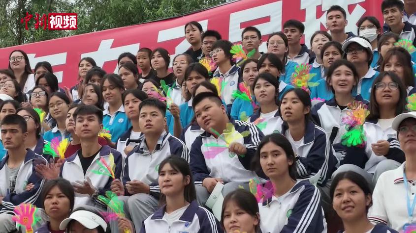 全国青少年女子足球民族团结友谊赛在新疆开赛