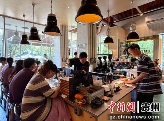 咖啡店内的顾客