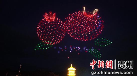 8月8日，贵州“村舞”暨晴隆县第十六届火把节系列活动中进行无人机光影秀展演。