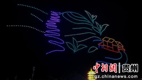 8月8日，贵州“村舞”暨晴隆县第十六届火把节系列活动中进行无人机光影秀展演。