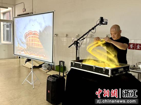 8月9日，表演现场。霞浦街道供图