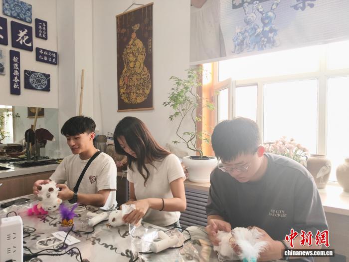 台青DIY网红“新疆小羊”玩偶 深度感知新疆