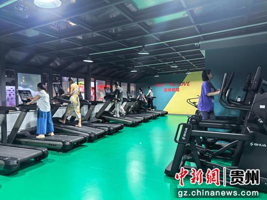 职工在仁怀市总工会职工之家运动